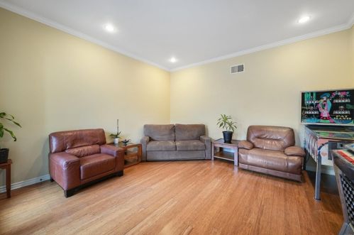 1050 Straightaway Ct, Oceanside CA  92057-1949 exterior