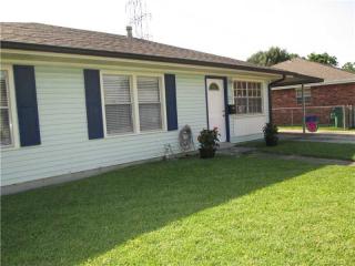31 Tulip Dr, Gretna, LA 70053-5064