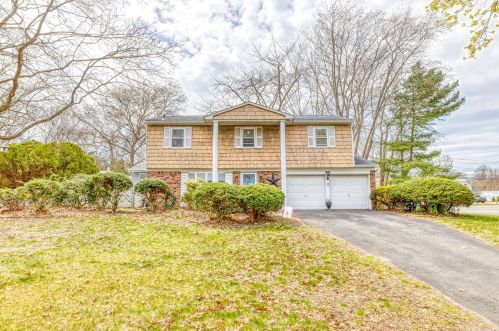 24 Chatham Woods Dr, South Setauket, NY 11720-4026