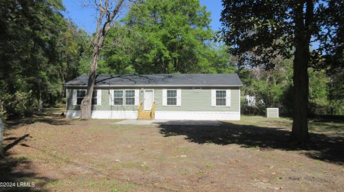 1614 Columbia Dr, Beaufort SC 29906-9725 exterior
