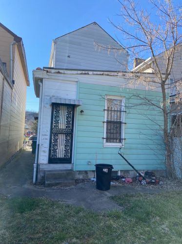3728 Borden St, Cincinnati, OH 45223-2361