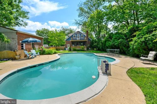 12 Cedar Ave, Berlin Boro NJ  08009-1302 exterior