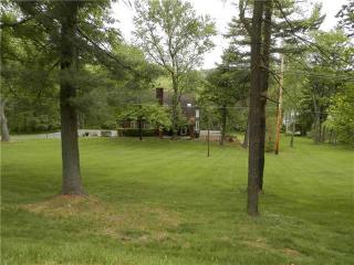 211 Woodland Farms Rd, Pittsburgh, PA 15238-2023