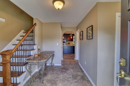 15 Alex Way, Poughkeepsie, NY 12603-6058
