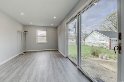 9 Roxbury Rd, Westbury NY  11590-1653 exterior