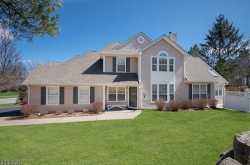 4 Evergreen Way, Mount Arlington NJ  07856-1376 exterior
