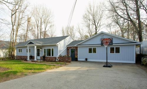 138 Bishop Hill Rd, Providence, RI 02919-2826