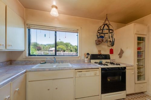 660 Hawthorne Ln, Willits CA  95490-3321 exterior