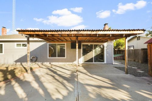 615 Devonshire Dr, Liberty Farms CA  95620-2210 exterior