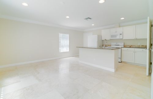 6410 Dixie Hwy, Boca Raton FL  33487-3161 exterior