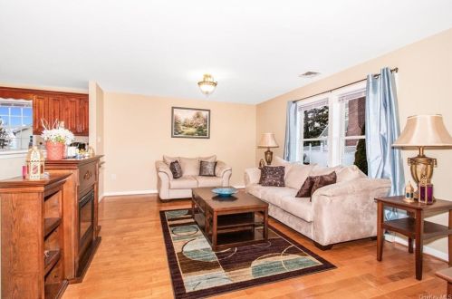 11 Perkins Ave, Elmsford, NY 10523-3207