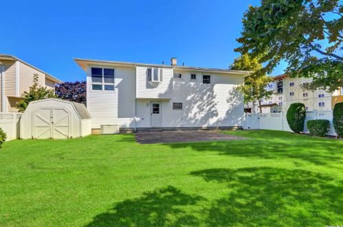 2958 Seaford Ct, North Wantagh, NY 11793-4604
