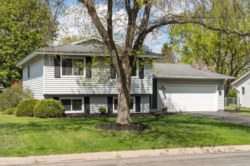 10640 Zinran Cir, Minneapolis, MN 55438-2261