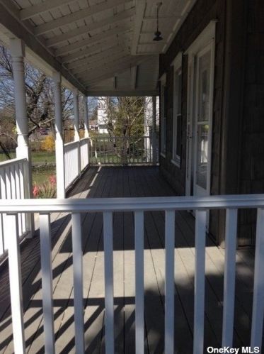 376 Montauk Hwy, Eastport, NY 11941-1322