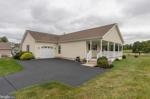 521 Magnolia Dr, Blue Bell, PA 19422-4281