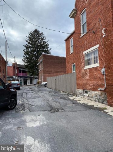 557 Grant St, Lancaster, PA 17602-3008
