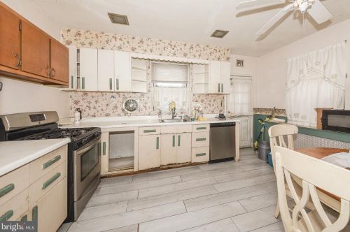 7122 Glenloch St, Philadelphia PA 19135-1215 exterior