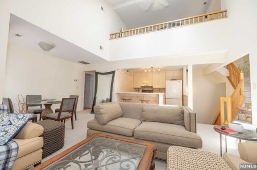 81 Fox Run Dr, Englewood NJ  07631-5055 exterior