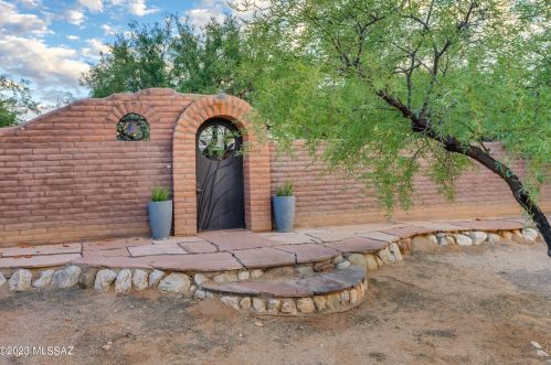 2874 Longhorn Dr, Tucson, AZ 85749-9754