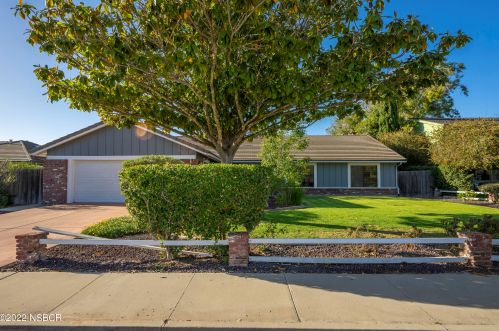 989 Briarcliff Dr, Santa Maria, CA 93455-4154