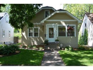 3118 Arthur St, Minneapolis, MN 55418-2211