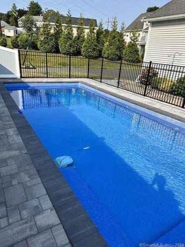 106 Northview Dr, Middletown CT  06457-1901 exterior