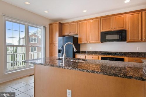 14631 Weeburn Way, Woodbridge VA  22191-4043 exterior