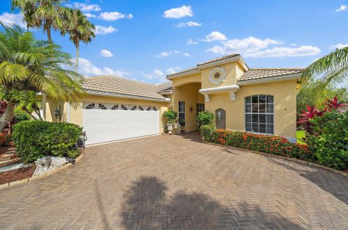 652 Lake Charles Cir, Fort Pierce, FL 34986-3429