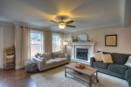 180 Briar Hill Rd, Groton CT  06340-2652 exterior