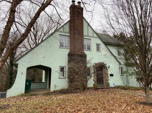 1239 Avon Dr, Cincinnati, OH 45229-1209