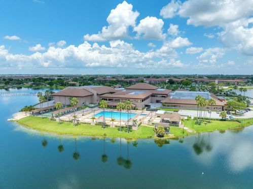 300 130th Ter, Hollywood FL 33027-4009 exterior