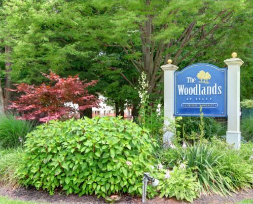 10 Mallard Ln, Islip Manor, NY 11751-3358