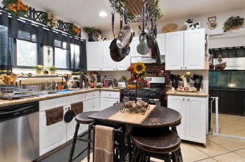 908 Bon View Ave, Ontario, CA 91761-3401