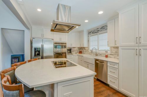 41 Aintree Rd, Westbury, NY 11590-1507