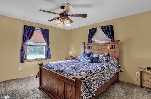 49 Cardinal Dr, Hanover PA 17331-9790 exterior