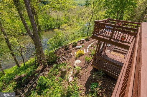 160 Manor Dr, Edinburg VA  22824-3579 exterior