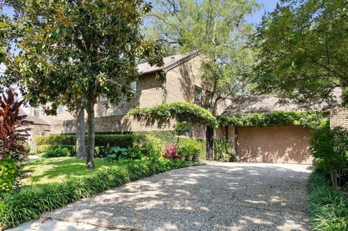 4 Town Oaks Pl, Bellaire, TX 77401-4236