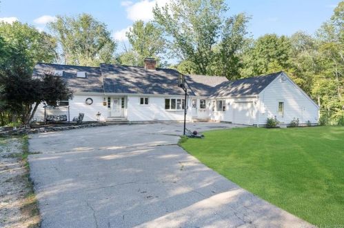 52 Whip Poor Will Dr, Moosup, CT 06354-1728