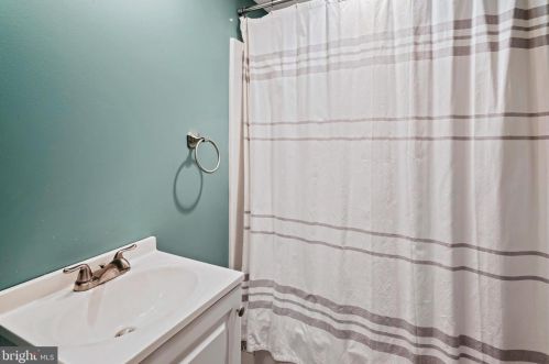 2 Ethan Ter, Swedesboro NJ  08085-4035 exterior