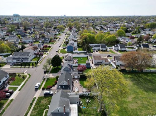 4016 Jean Ave, Bethpage NY  11714-4521 exterior