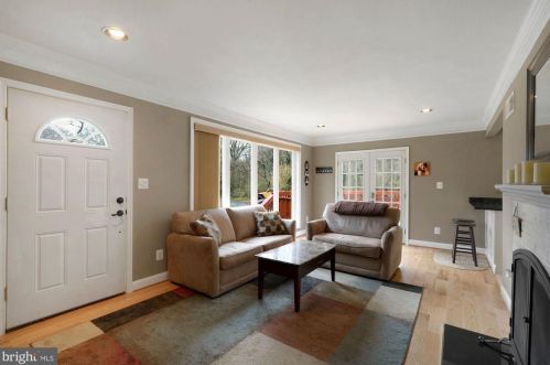 3111 Cofer Rd, Falls Church, VA 22042-4210