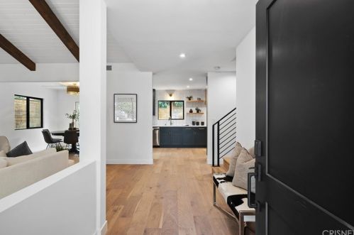 4070 Bakman Ave, North Hollywood CA  91602-3302 exterior