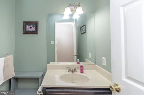 29 Krauser Rd, Downingtown PA 19335-1534 exterior