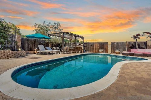 9457 Rockcrest Ln, Lakeside, CA 92040-4507