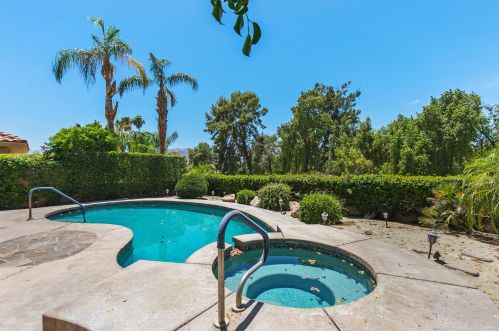 122 Kavenish Dr, Rancho Mirage CA  92270-3244 exterior