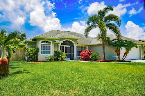 456 Fairchild Ave, Fort Pierce, FL 34984-5138