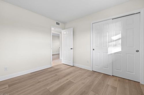 1075 Rordon Ave, Naples FL  34103-4570 exterior