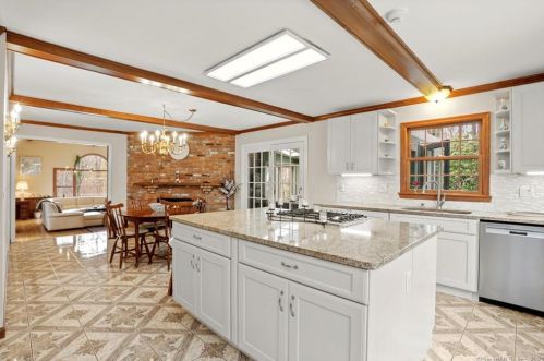 111 Little Brook Rd, New Canaan CT  06840-4917 exterior