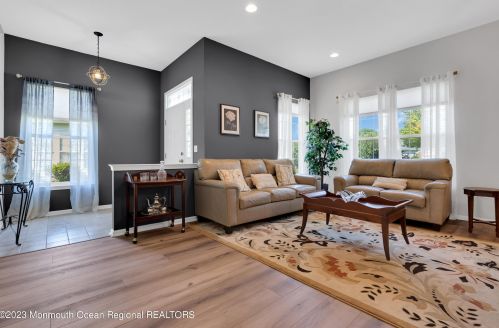11 Dawnwinds Ct, Lakewood NJ  08701-7517 exterior