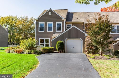 1551 Willow Pond Dr, Yardley, PA 19067-5793